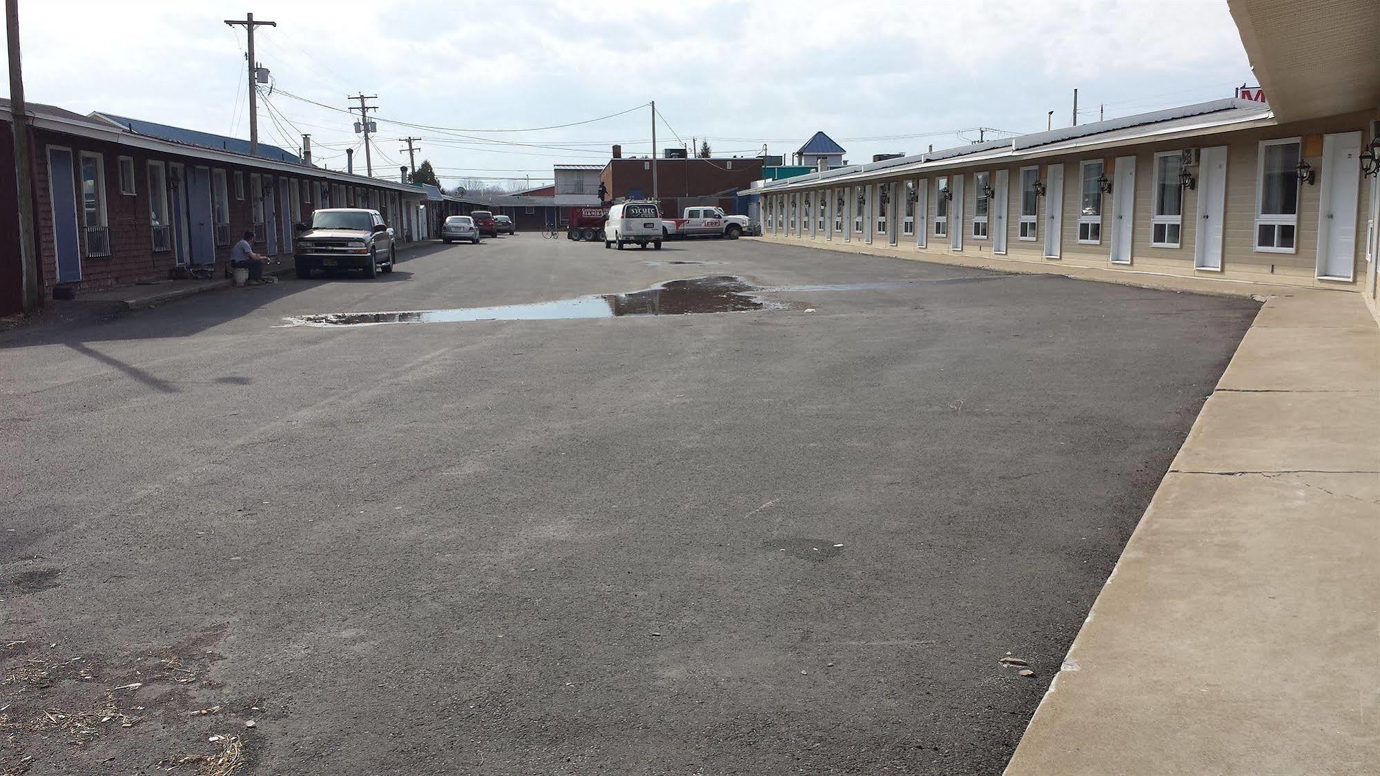 Motel Iberville Saint-Jean-sur-Richelieu Dış mekan fotoğraf
